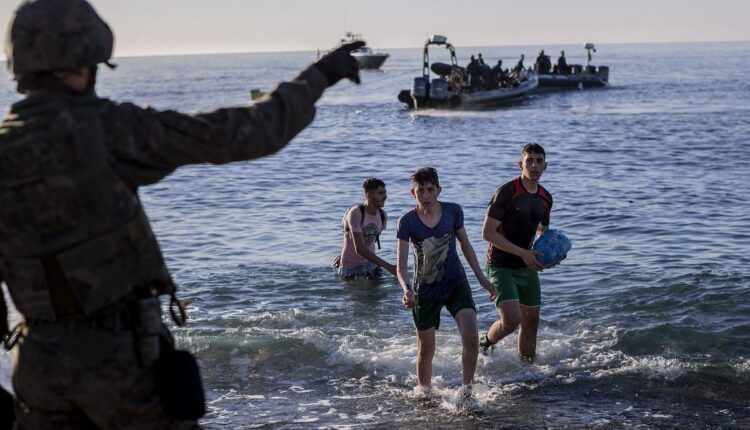 صورة تعبيرية لاستقبال مهاجرين من المغرب عبر قوارب مطاطية